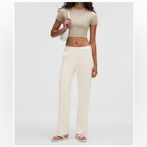 NWOT🌹 Softstreme Pintuck Mid-Rise Pant Elegant and classy